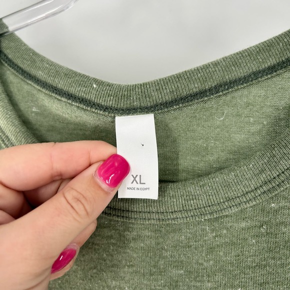 Pink Armadillos Green Christmas Red Sparkle Graphic Crewneck T-Shirt Women's XL - Picture 7 of 12